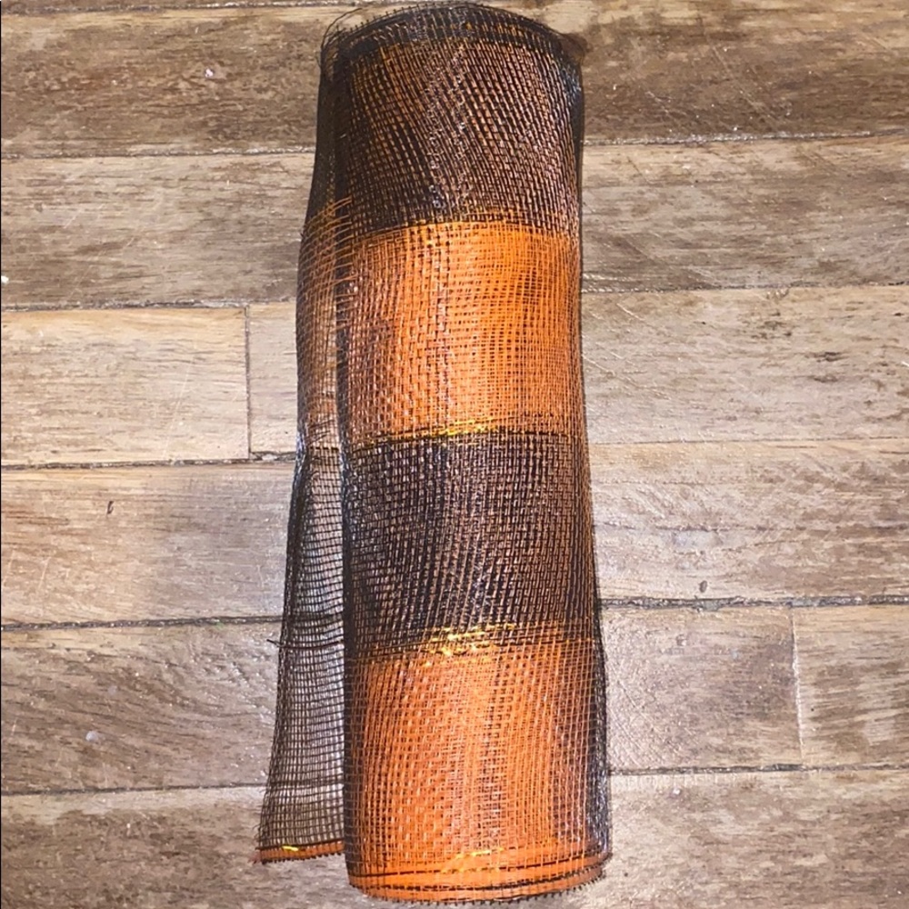 🎃 Deco Mesh in Orange & Black Plaid For Fall